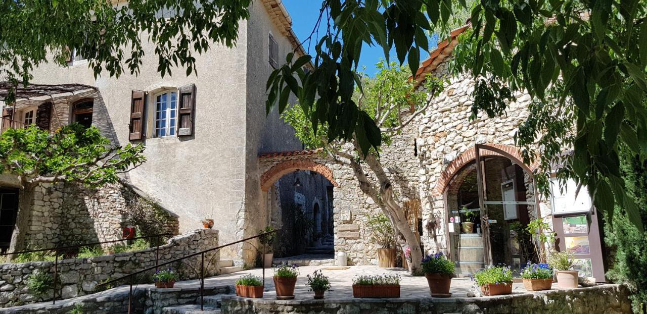 Mas De Coulet Bed & Breakfast Brissac Exterior photo