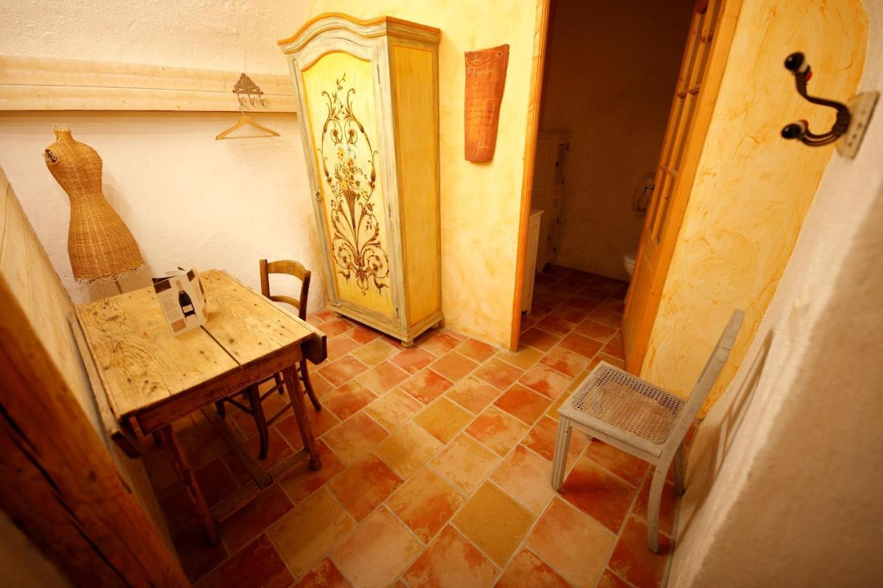 Mas De Coulet Bed & Breakfast Brissac Exterior photo