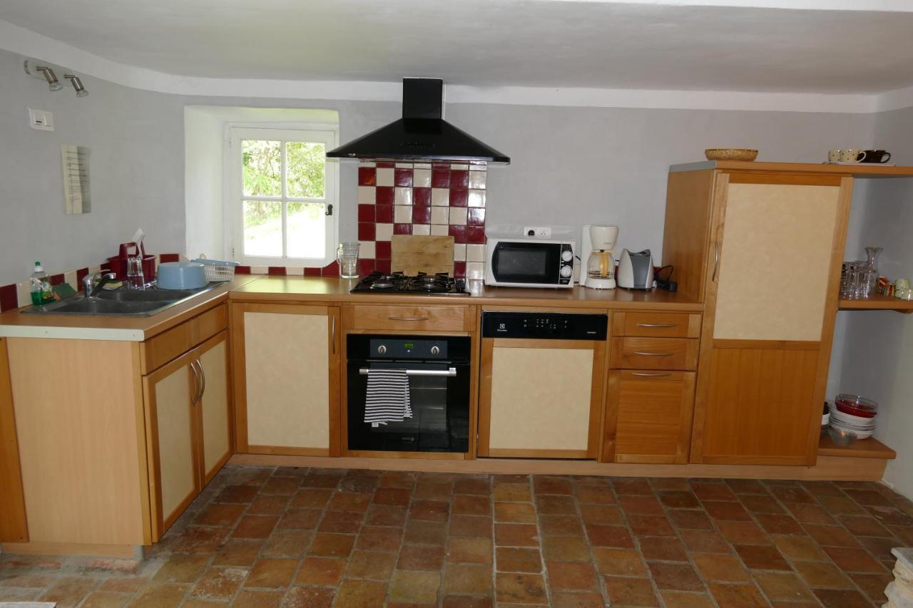 Mas De Coulet Bed & Breakfast Brissac Exterior photo