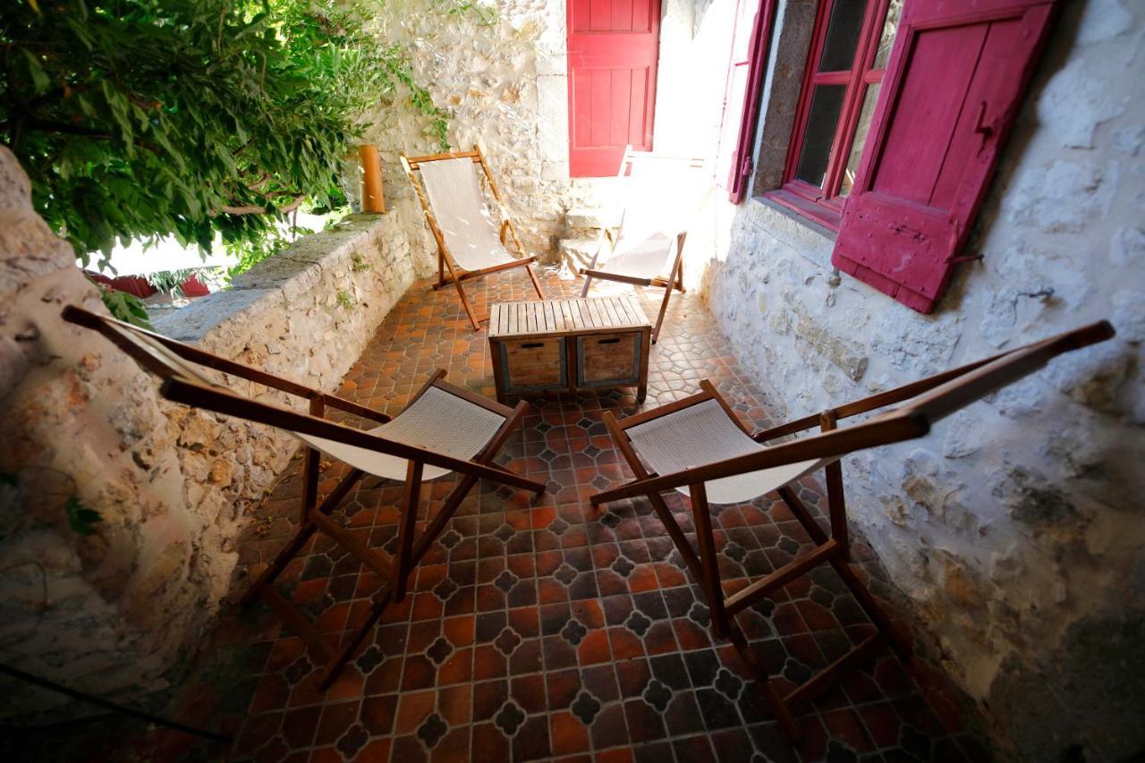 Mas De Coulet Bed & Breakfast Brissac Exterior photo